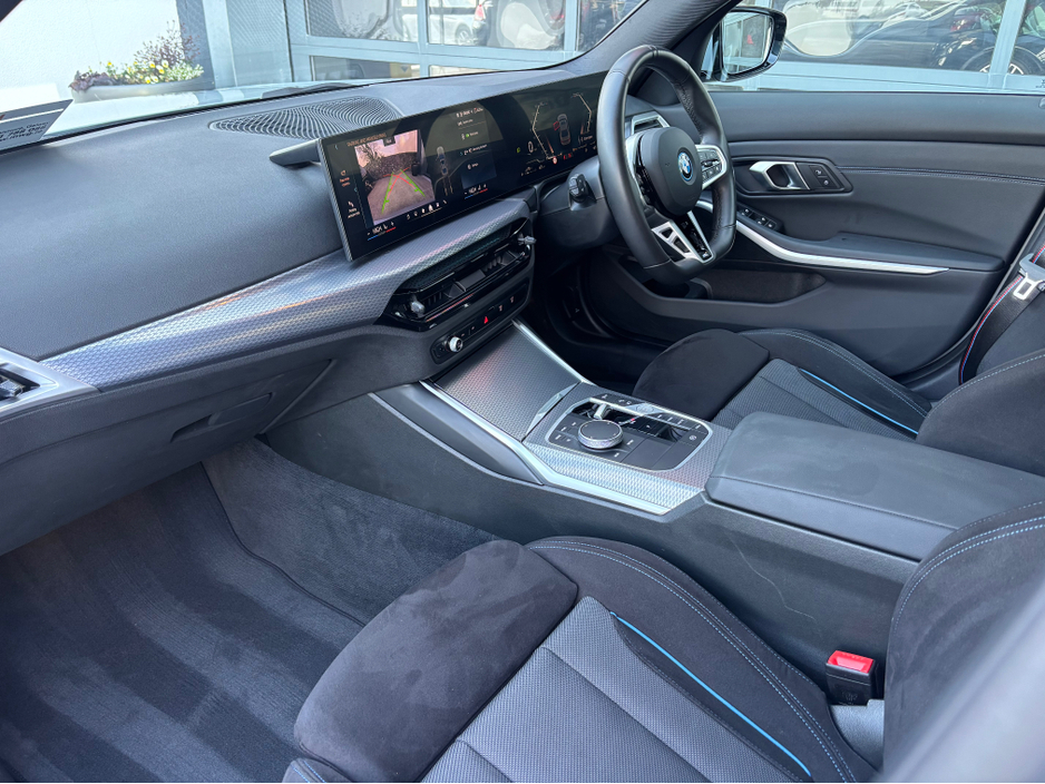 2025 BMW 3 Series - image 11
