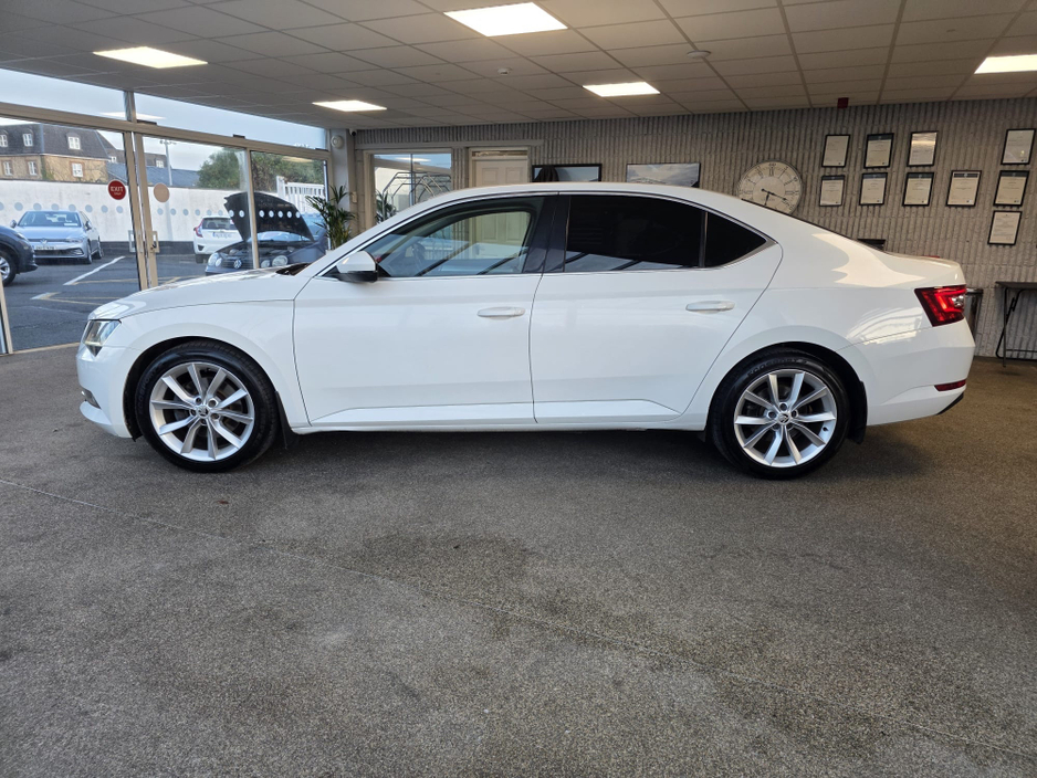 2016 Skoda Superb - image 3