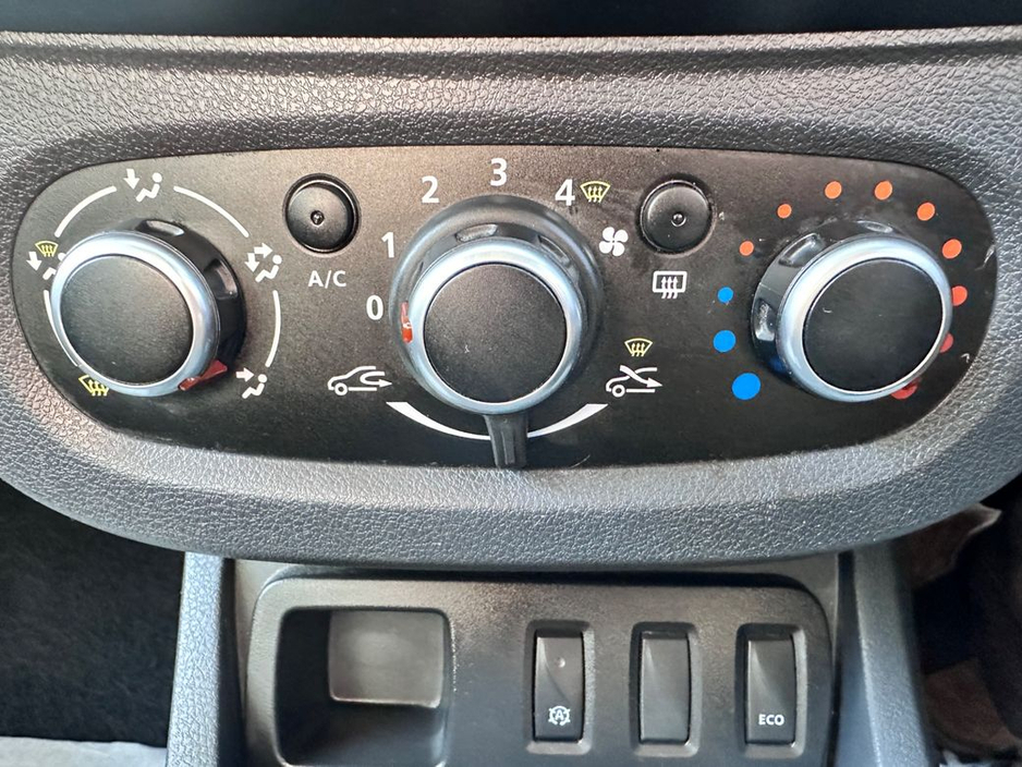 2017 Dacia Duster - image 29