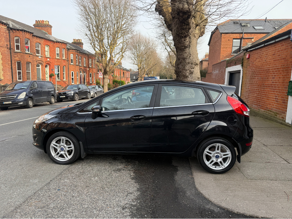 2014 Ford Fiesta - image 10