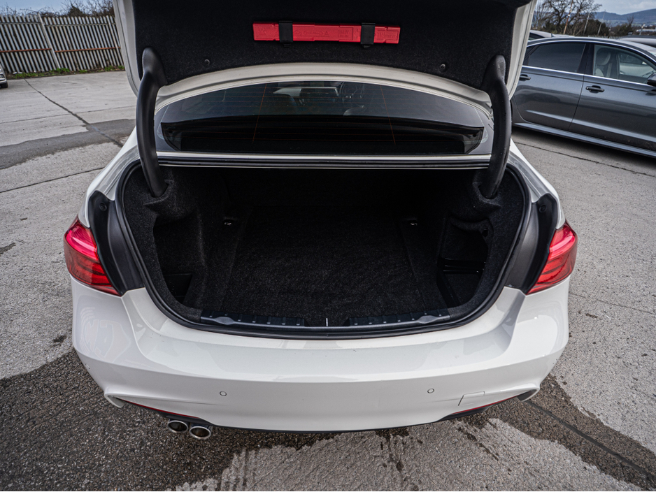 2016 BMW 3 Series - image 31