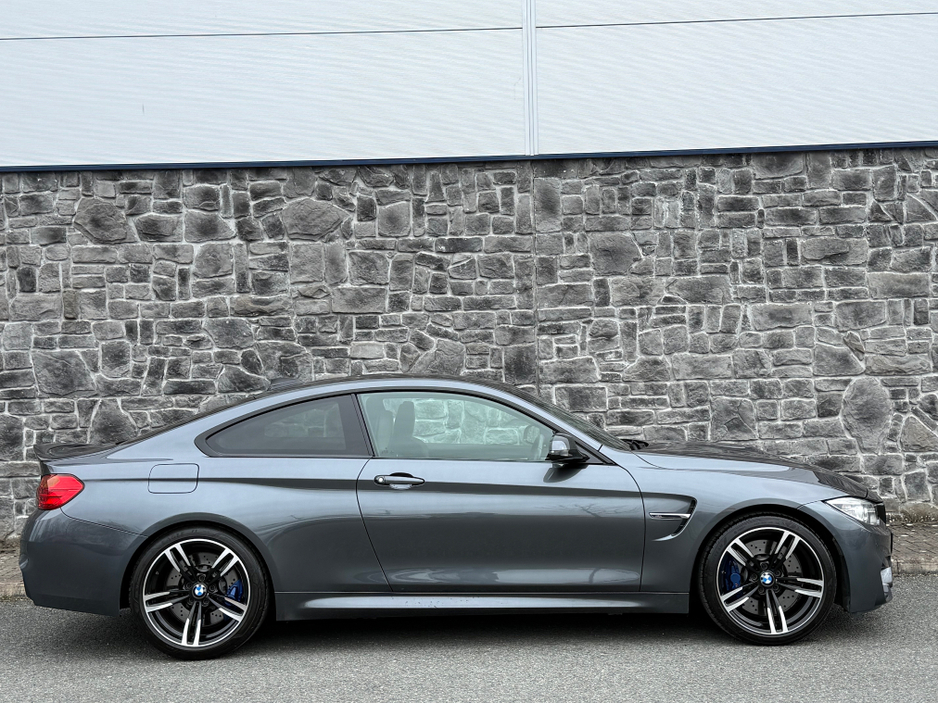 2015 BMW M4 - image 8