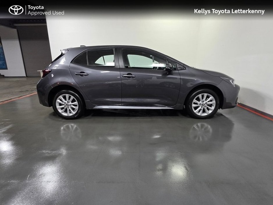 2025 Toyota Corolla - image 3