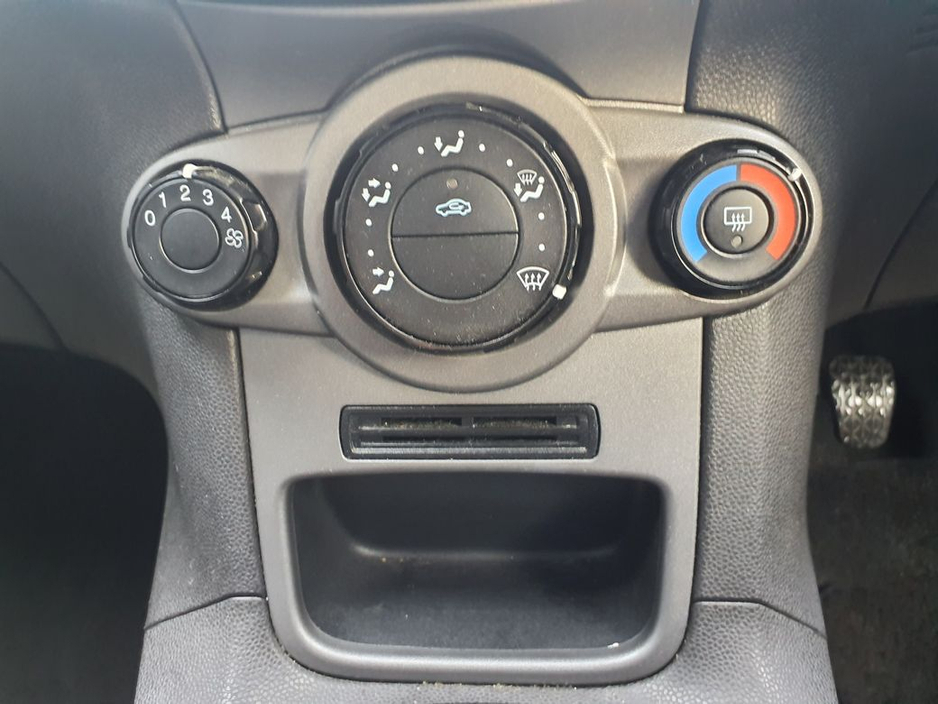 2015 Ford Fiesta MCA 1.25 60PS M5 5DR 4DR €7,450