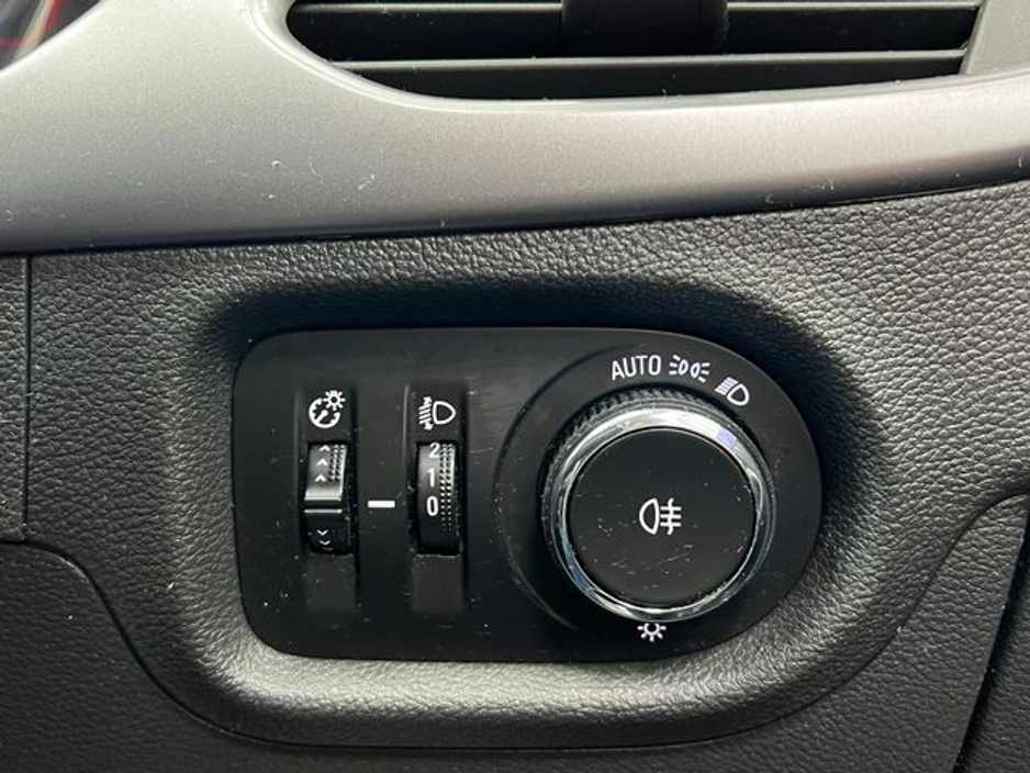 2017 Vauxhall Astra - image 27