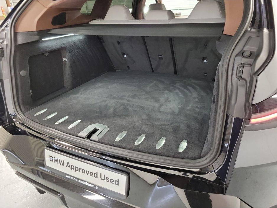 2025 BMW XM - image 13