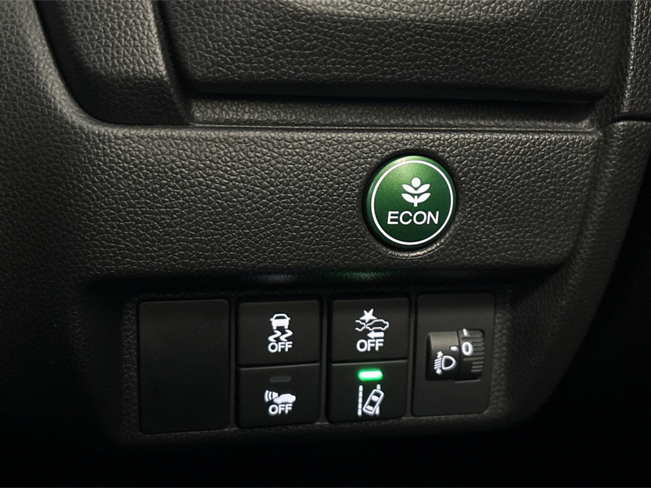 2018 Honda Fit TOUCHSCREEN DISPLAY**MEDIA CONNECTIVITY**KEYLESS START**REVERSE CAMERA**PARKING SENSORS**CRUISE CONTROL**SEMI DIGITAL DASH**LANE ASSIST**EMERGENCY BRAKE ASSIST**AIR CONDITIONING**ELECTRIC WINDOWS** €11,995