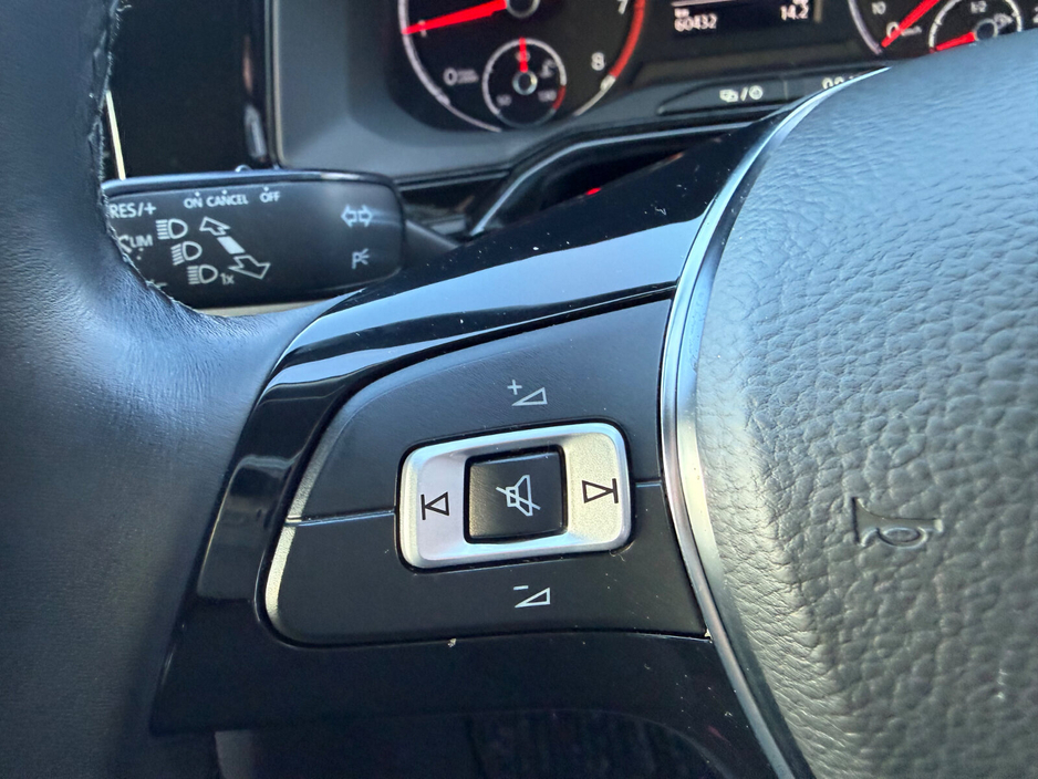 2018 Volkswagen Polo - image 16