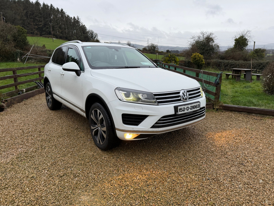 2015 Volkswagen Touareg - image 6