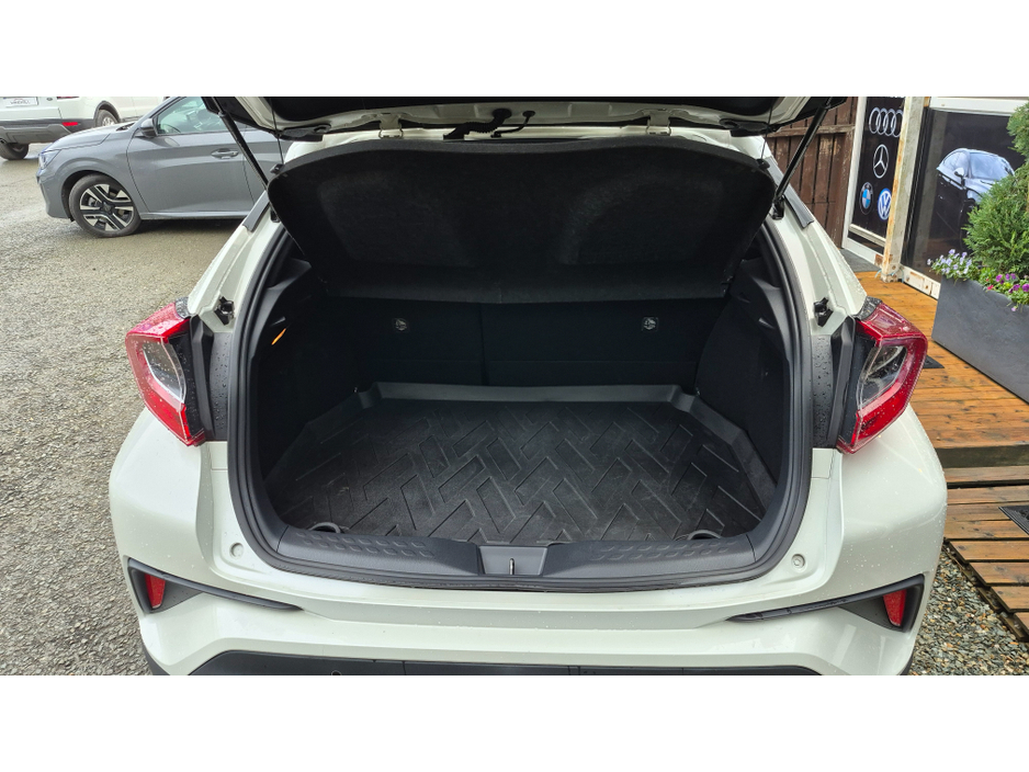 2019 Toyota C-HR Luna Sport Hybrid €19,950