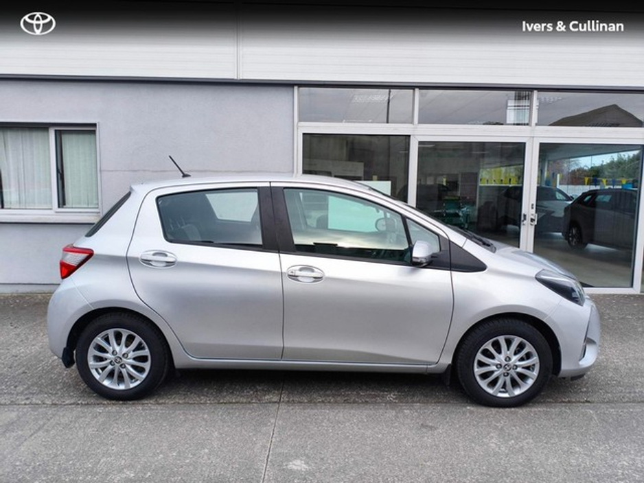 2017 Toyota Yaris - image 3