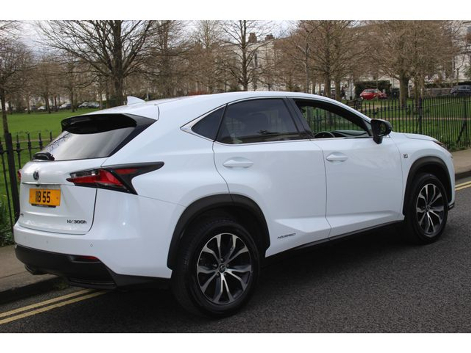 2017 Lexus NX 300 h - image 4
