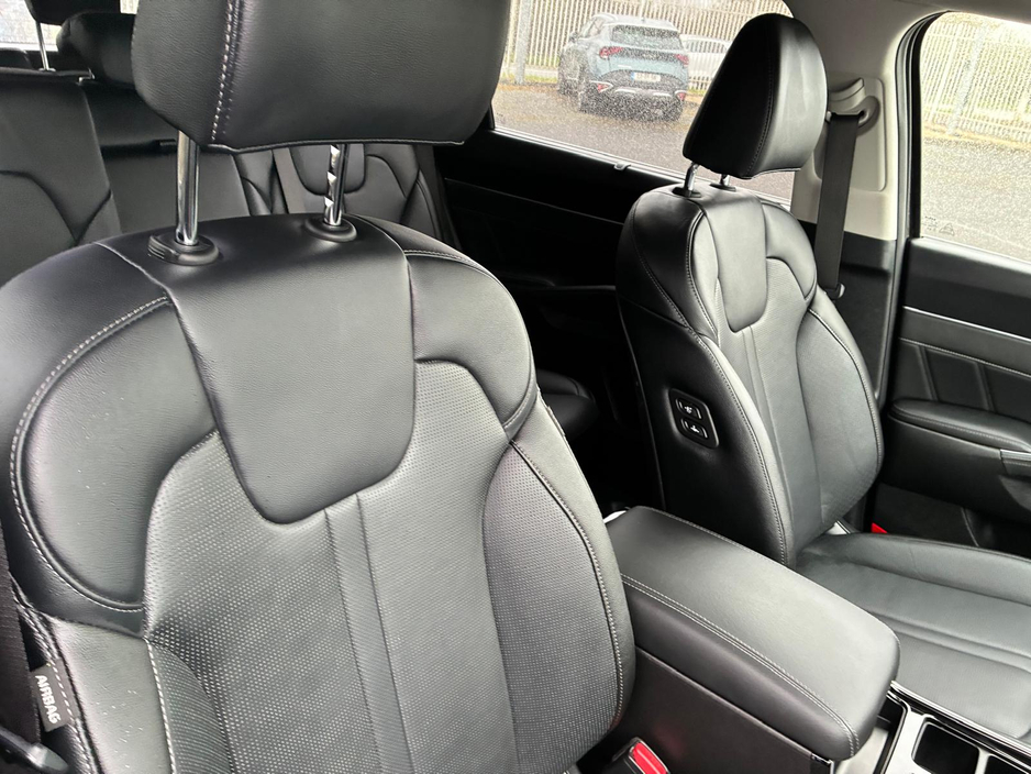 2025 Kia Sorento - image 9