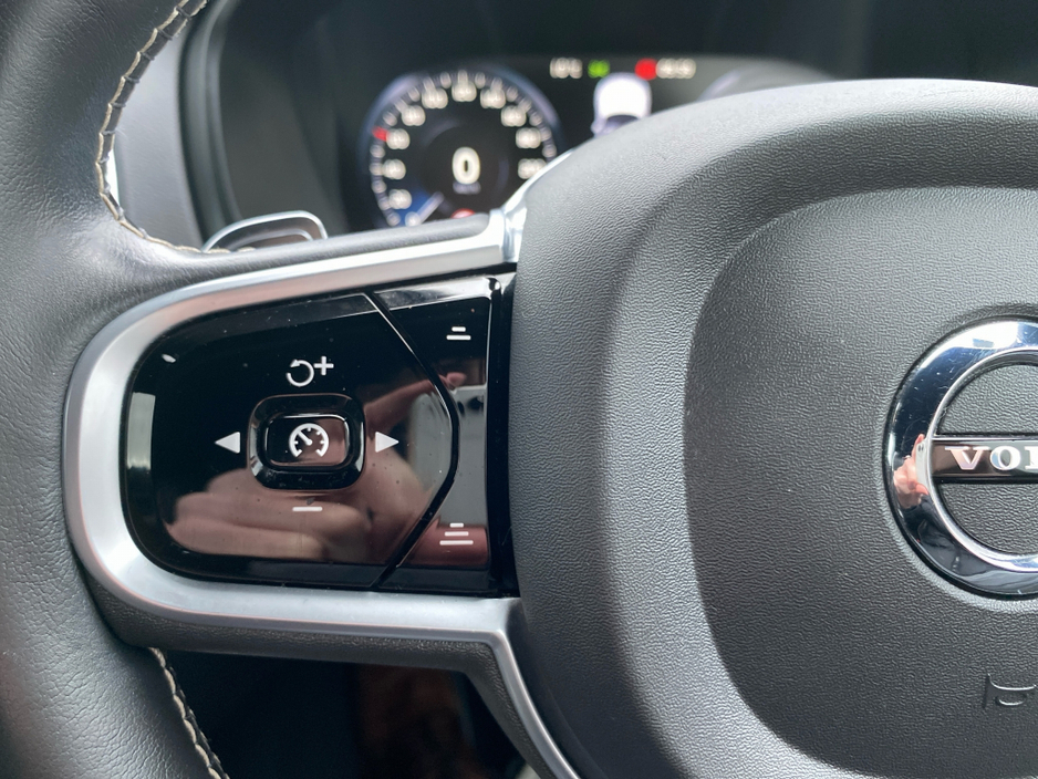 2019 Volvo XC90 - image 9