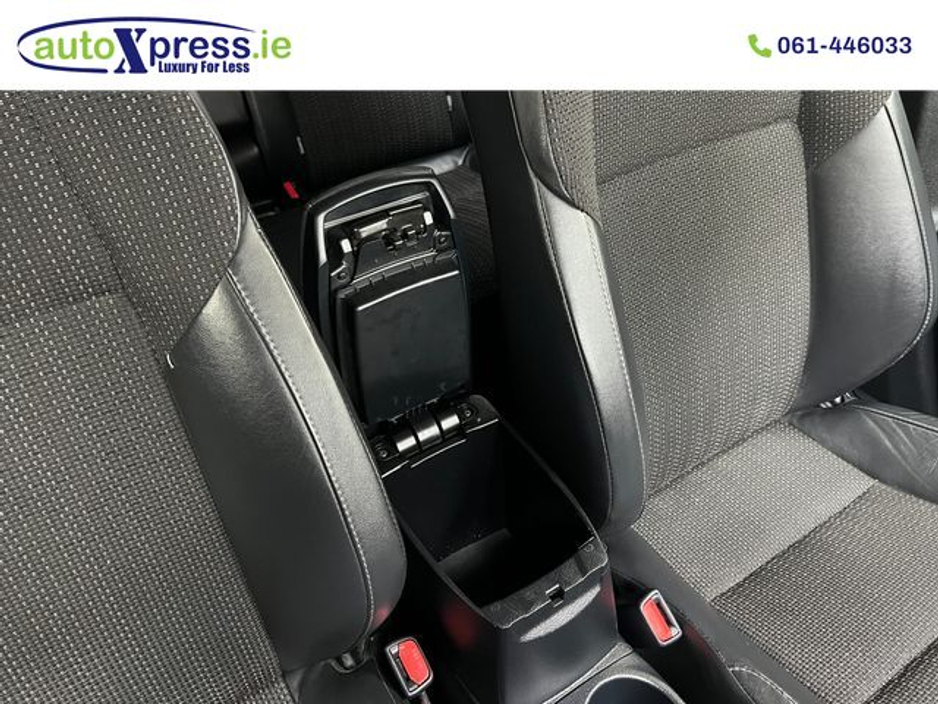 2016 Toyota Auris 1.8 Automatic, Hybrid, Reversing camera €12,895