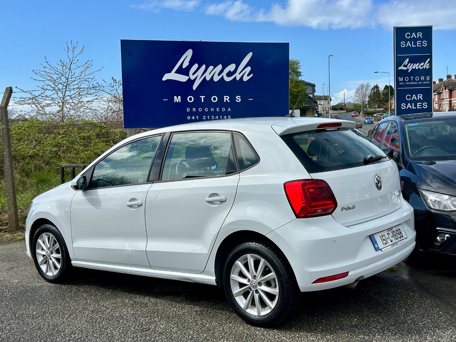 2015 Volkswagen Polo - image 3