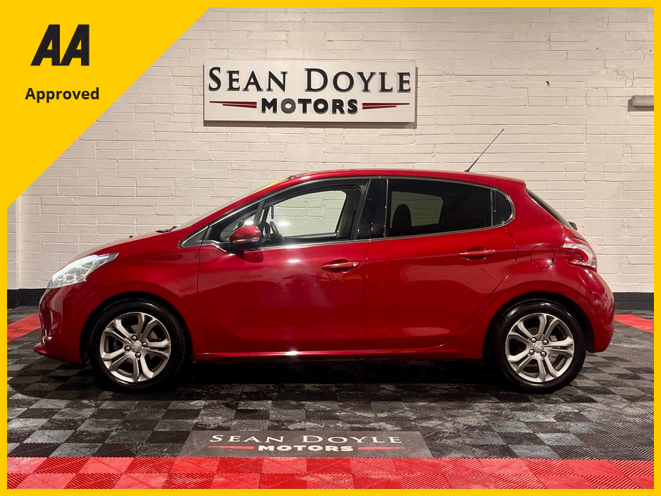 2014 Peugeot 208 - image 5