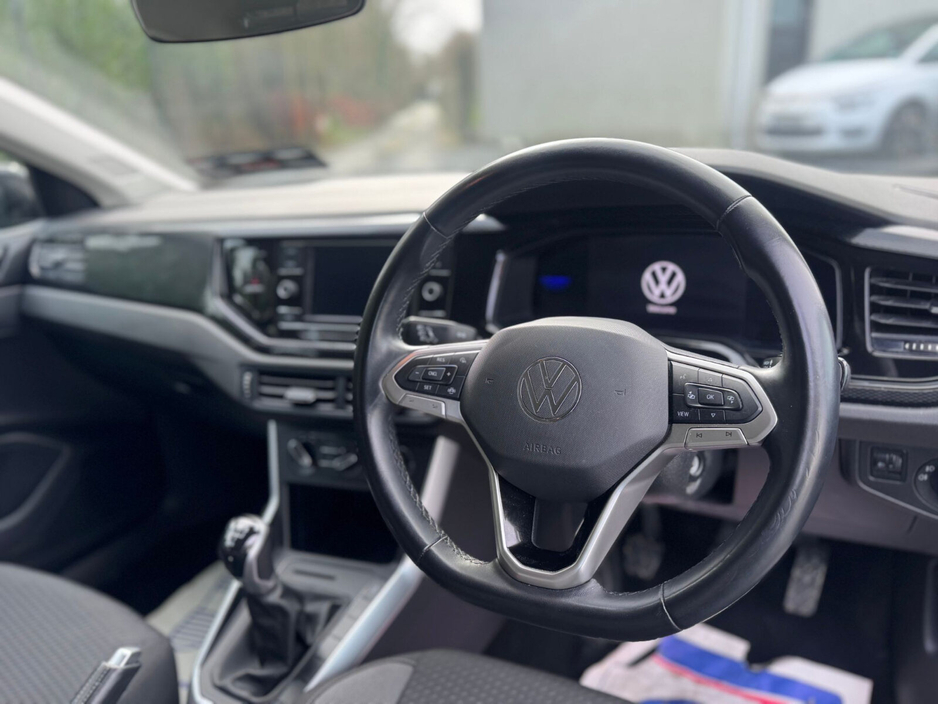 2022 Volkswagen Polo - image 9
