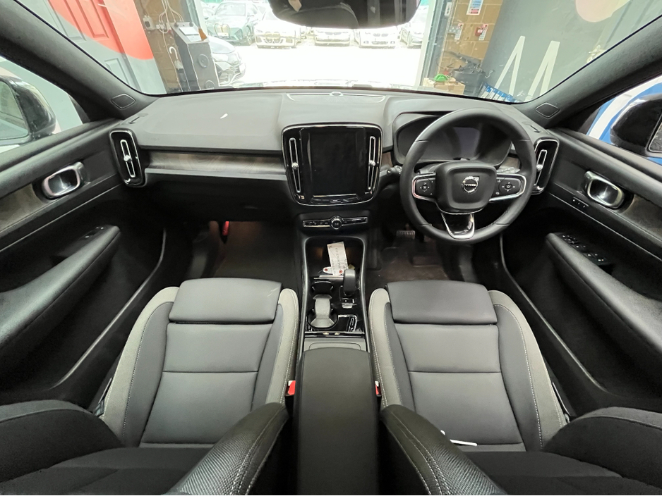 2022 Volvo XC40 - image 18