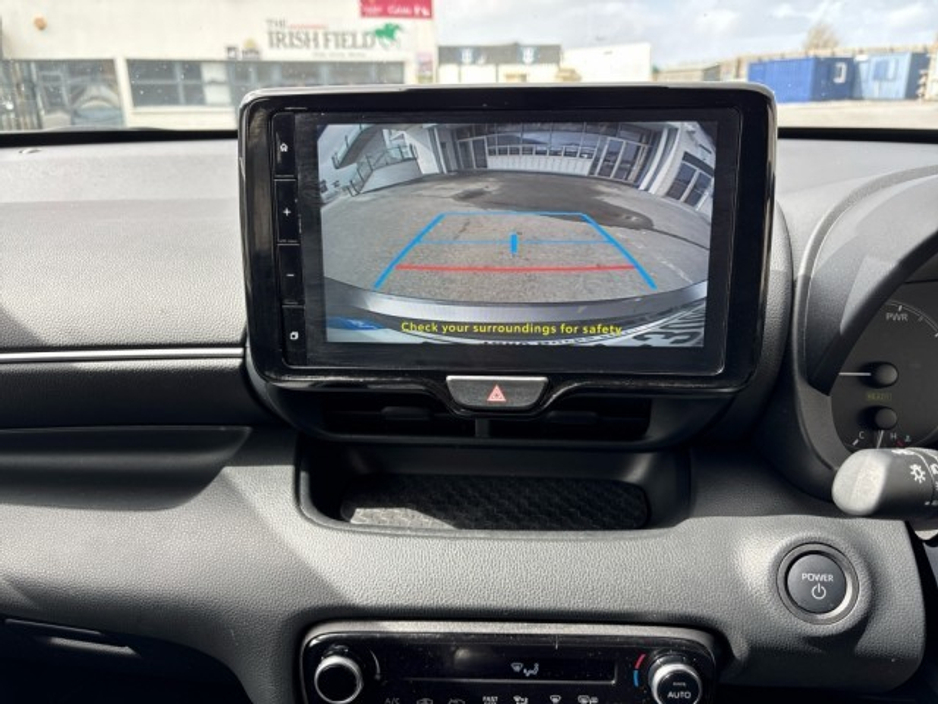 2024 Toyota Yaris - image 13