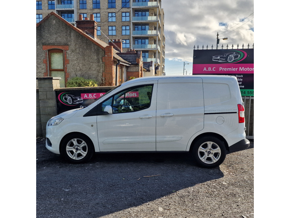 2019 Ford Courier - image 12