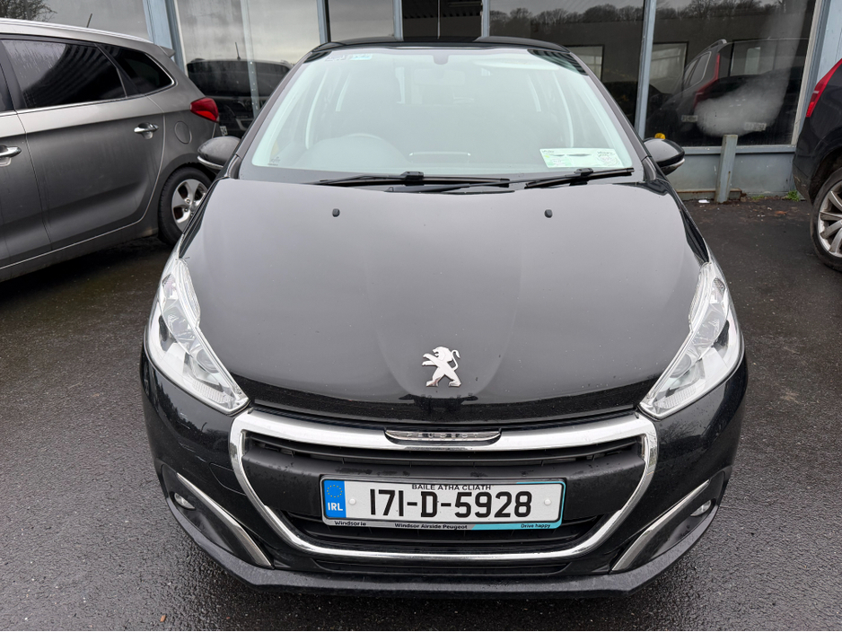 2017 Peugeot 208 - image 2