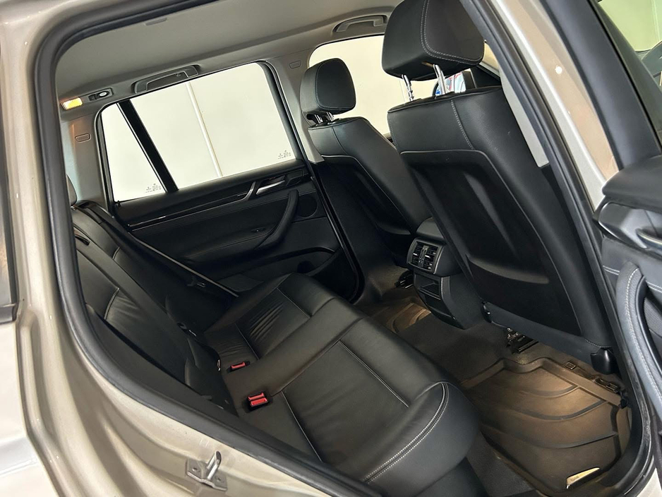 2018 BMW X3 - image 10