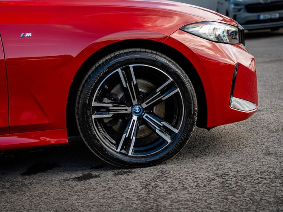 2024 BMW 3 Series - image 5