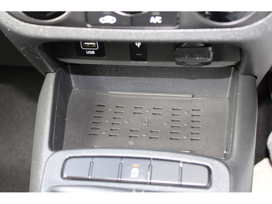 2022 Hyundai i10 - image 14