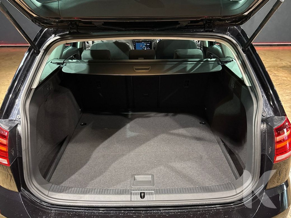 2020 Volkswagen Golf ESTATE AUTOMATIC 1.2L TSI - REVERSE CAMERA - UPGRADED ALLOY WHEELS - PADDLE SHIFT - DIGITAL DASH - CRUISE CONTROL - A/C HEATING CONTROLS €20,950