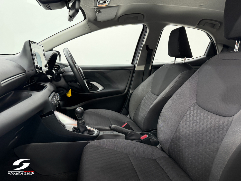 2024 Toyota Yaris - image 9