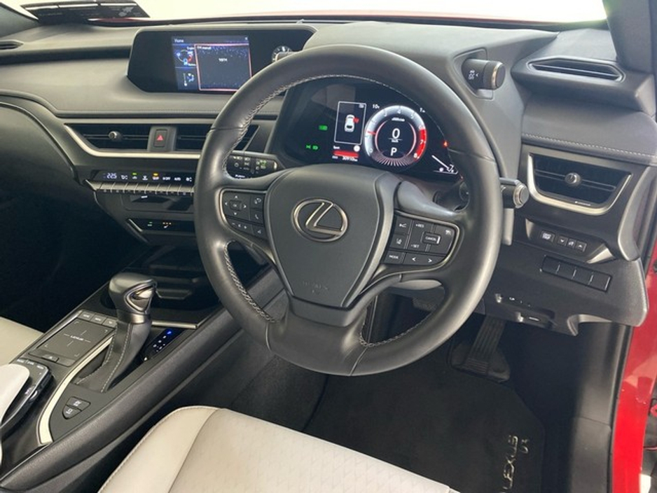 2022 Lexus UX 250 H Dynamic €36,950