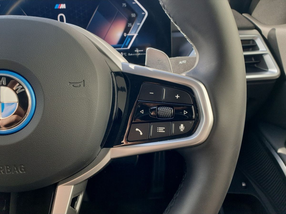 2025 BMW 3 Series - image 18