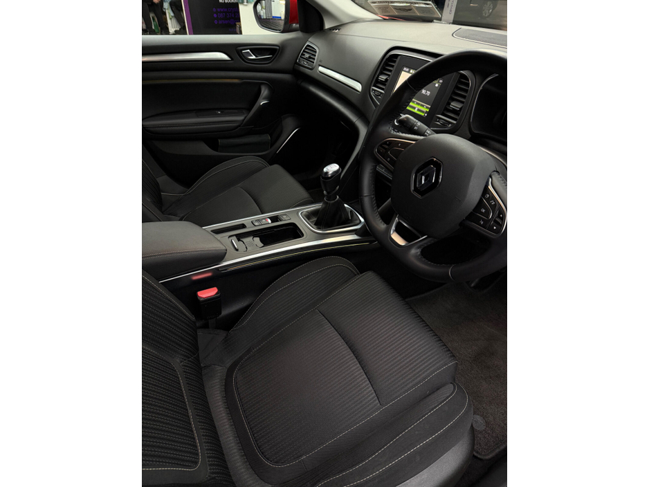 2019 Renault Megane - image 9