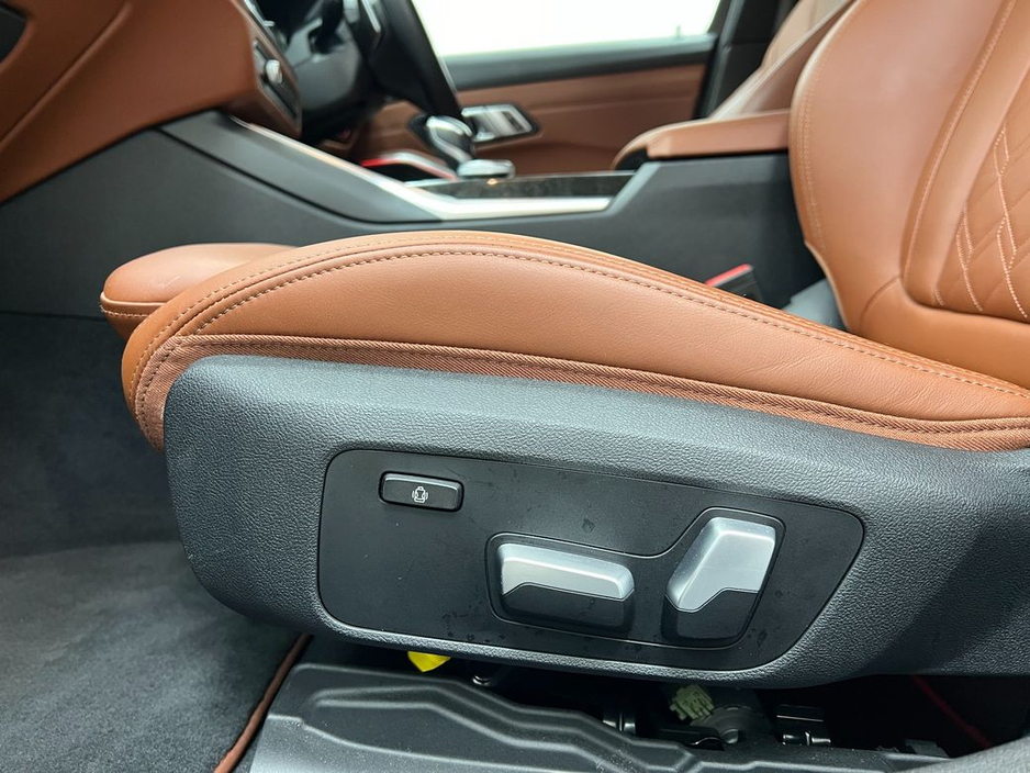 2021 BMW 3 Series - image 22