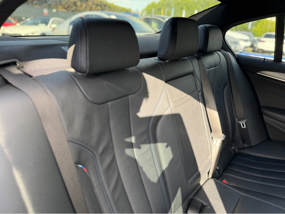 2018 BMW 5 Series - image 33