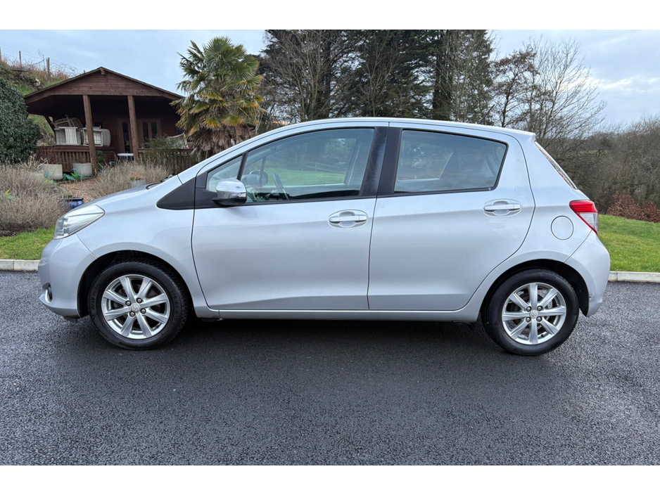 2014 Toyota Yaris - image 13