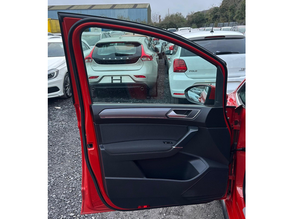 2016 Volkswagen Touran R-LINE 1.4L Petrol Automatic (0036) €17,995