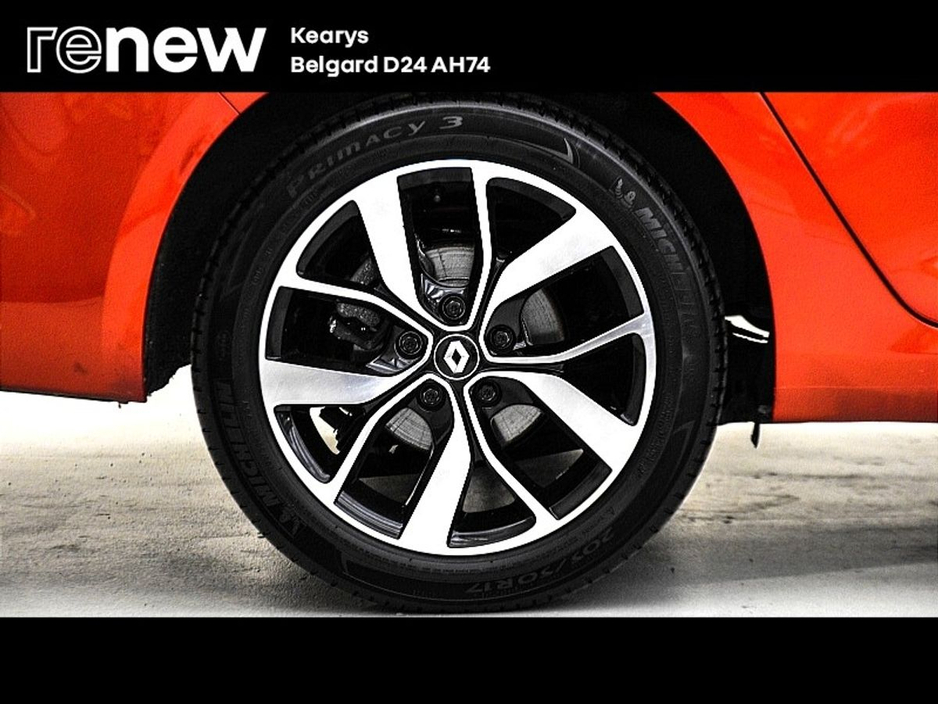 2021 Renault Megane - image 6