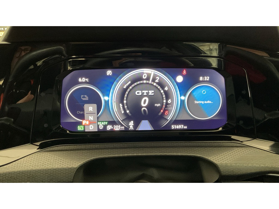 2021 Volkswagen Golf - image 11