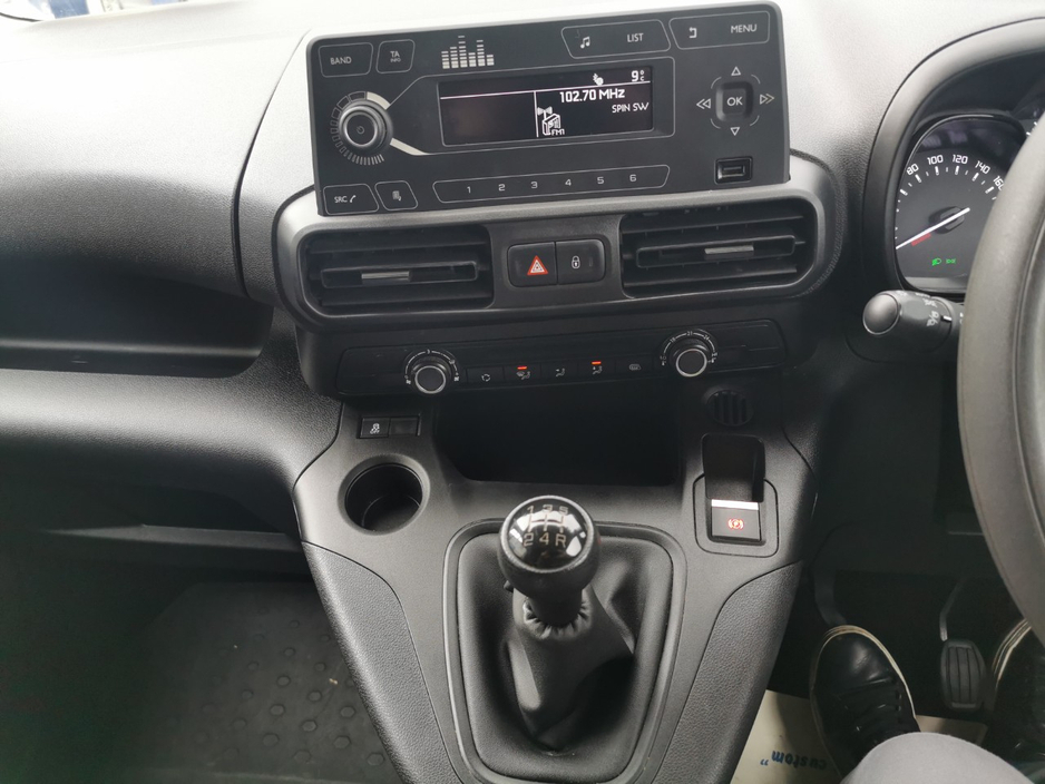 2021 Citroen Berlingo - image 8