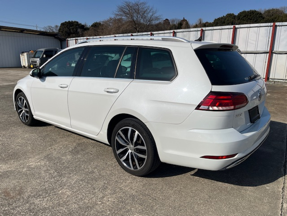 2019 Volkswagen Golf - image 7