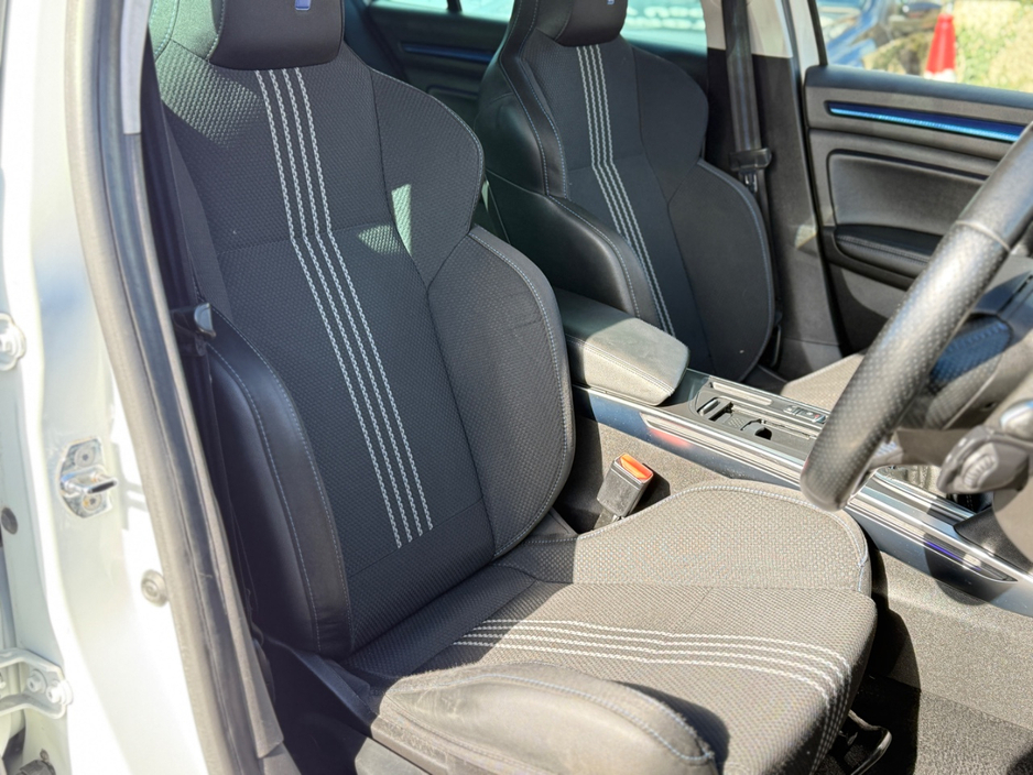 2017 Renault Megane - image 20