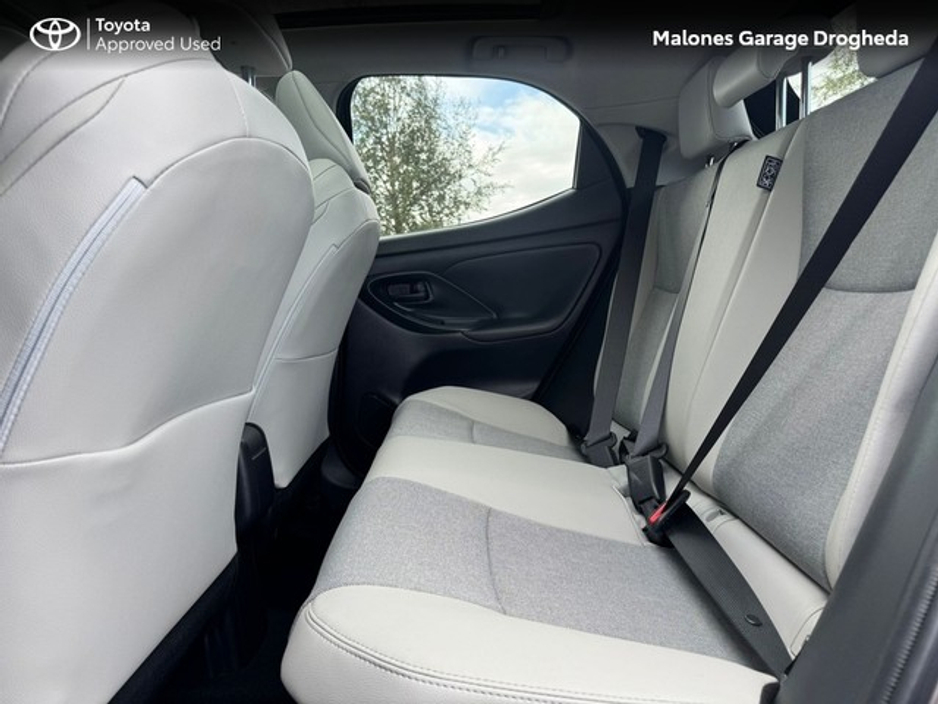 2023 Toyota Yaris - image 7