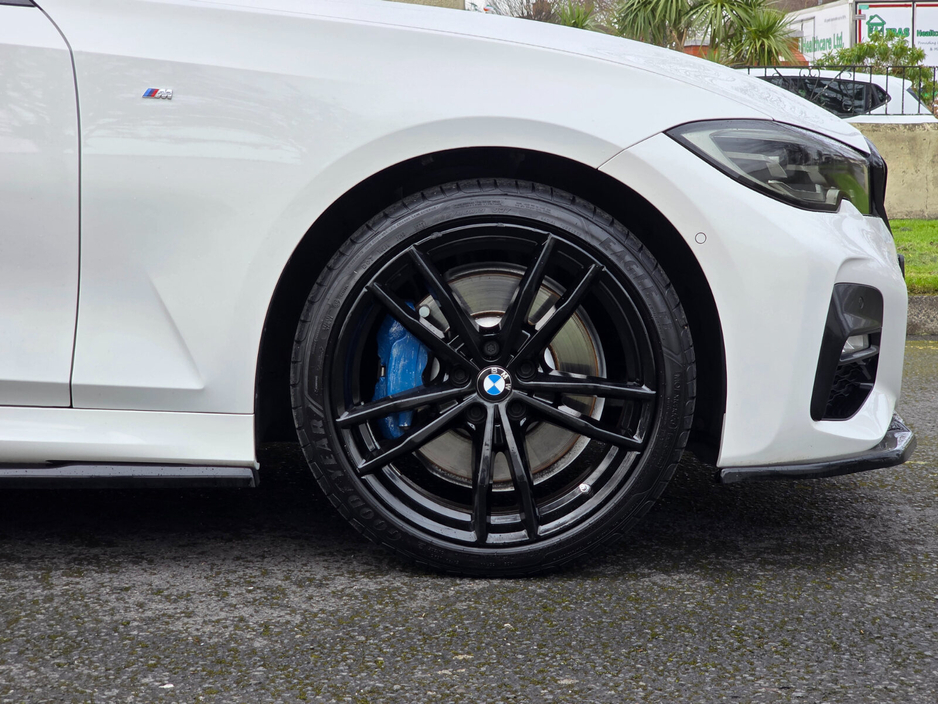 2021 BMW 3 Series - image 17