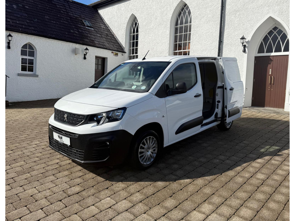 2019 Peugeot Partner - image 9
