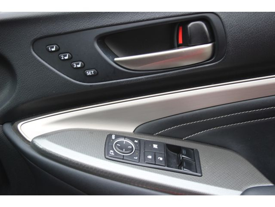 2016 Lexus RC 300 h - image 30