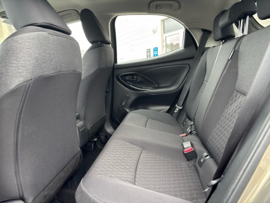 2024 Toyota Yaris - image 8