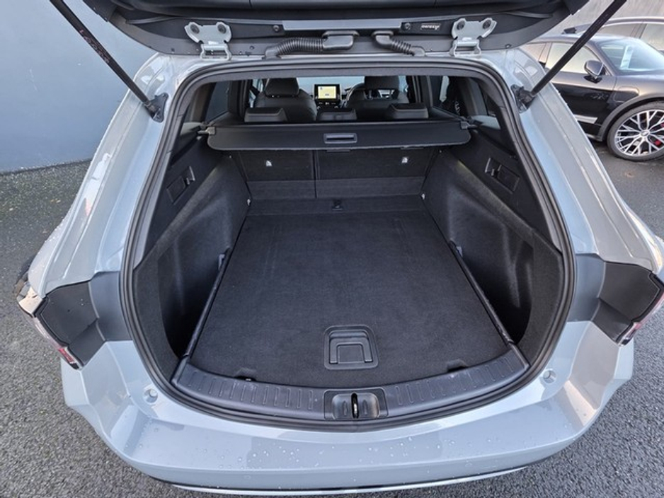 2022 Toyota Corolla 1.8 Hybrid Design Sol T/S €28,449