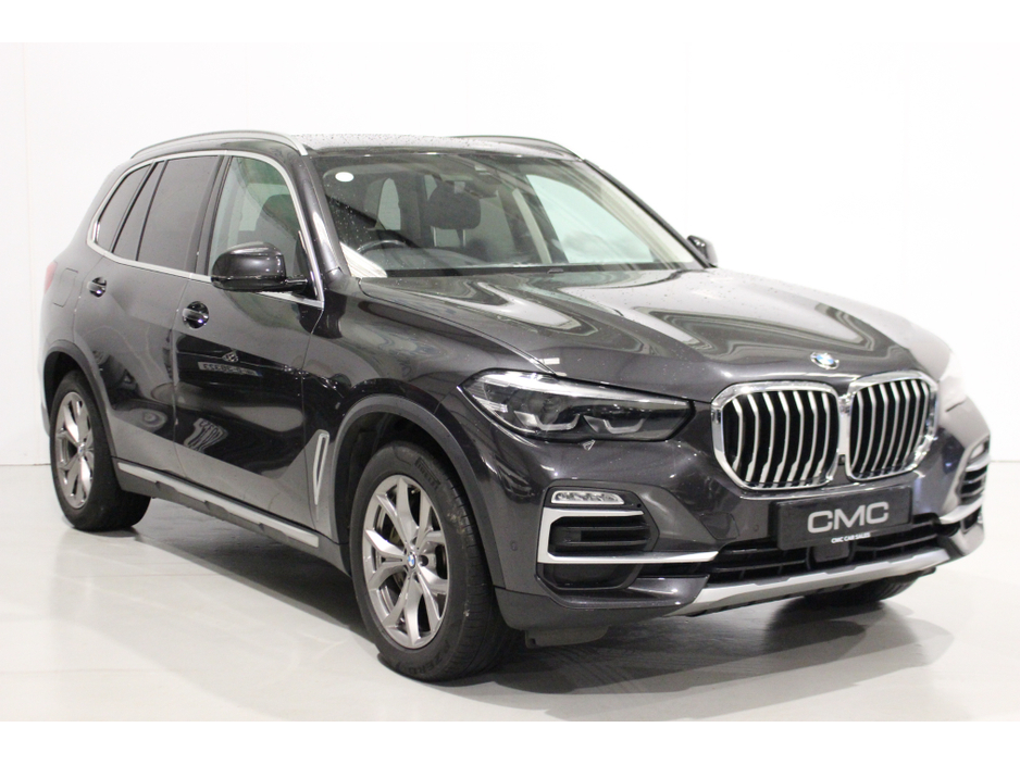 2020 BMW X5 - image 9